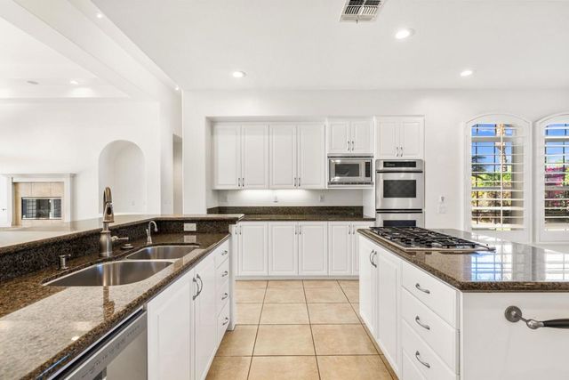 14 Collegiate Circle, Rancho Mirage, CA 92270