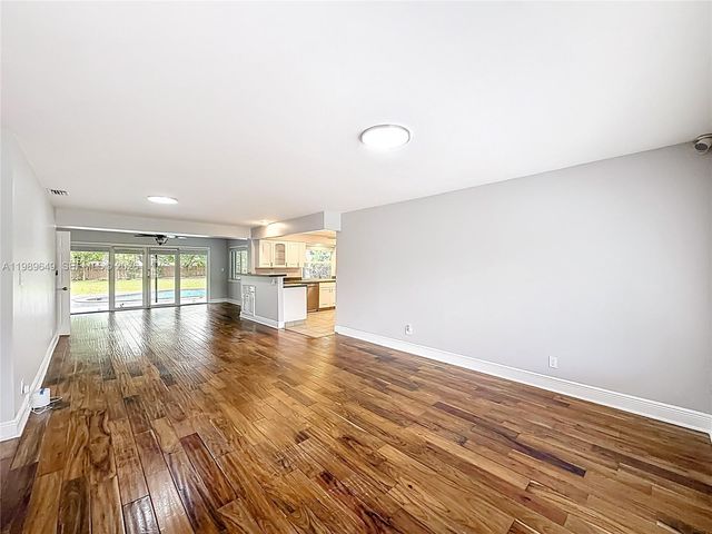 4330 SW 7th St, Plantation, FL 33317