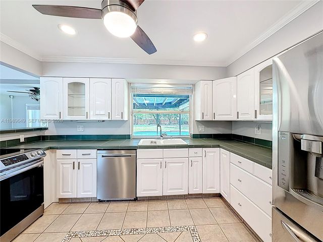 4330 SW 7th St, Plantation, FL 33317