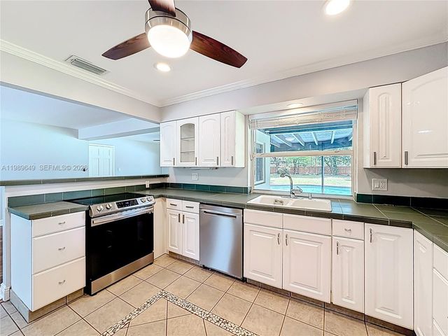 4330 SW 7th St, Plantation, FL 33317