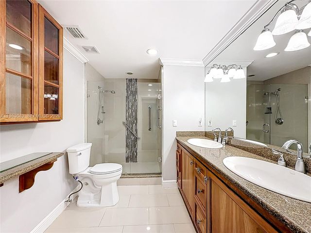 4330 SW 7th St, Plantation, FL 33317