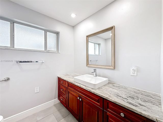 4330 SW 7th St, Plantation, FL 33317