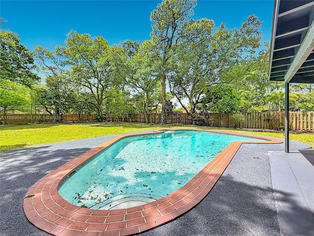 4330 SW 7th St, Plantation, FL 33317