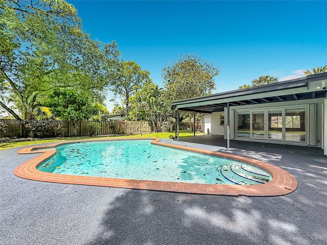 4330 SW 7th St, Plantation, FL 33317