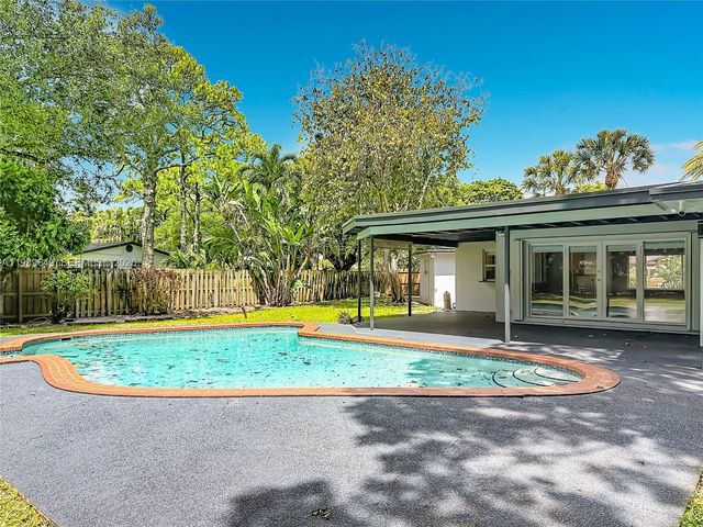 4330 SW 7th St, Plantation, FL 33317