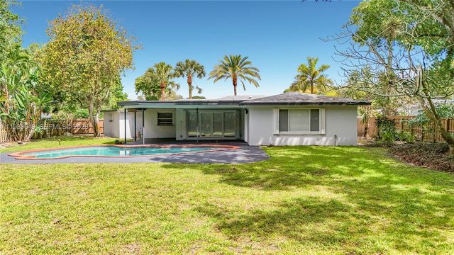 4330 SW 7th St, Plantation, FL 33317