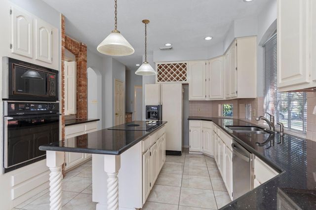 2027 Richland Ct Court, Sugar Land, TX 77478