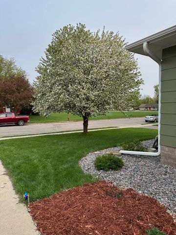 1302 10th Avenue NE, Brainerd, MN 56401