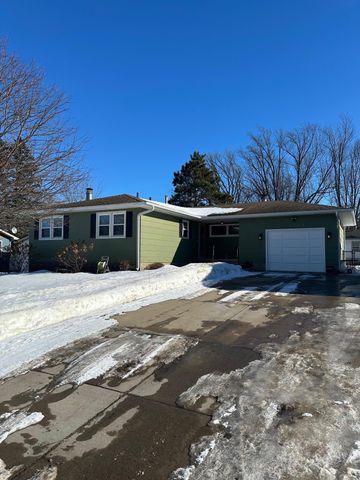 1302 10th Avenue NE, Brainerd, MN 56401
