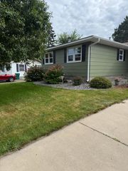 1302 10th Avenue NE, Brainerd, MN 56401