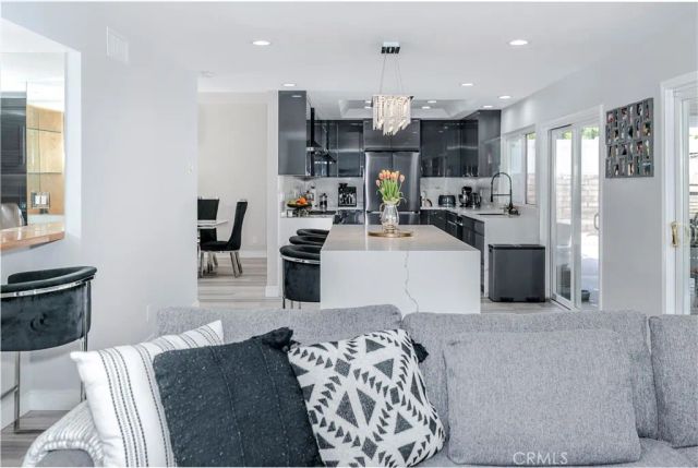 10670 Deering, Chatsworth, CA 91311