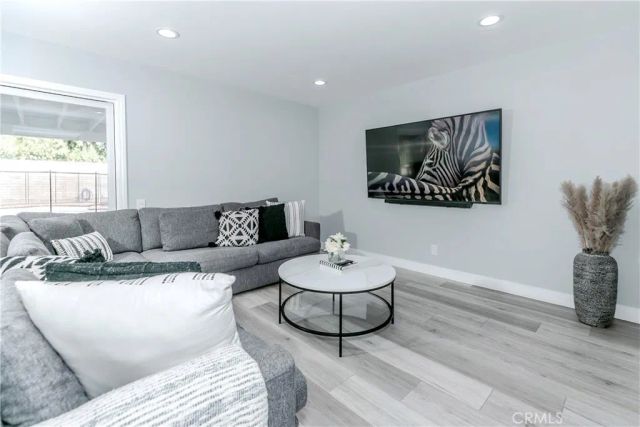 10670 Deering, Chatsworth, CA 91311