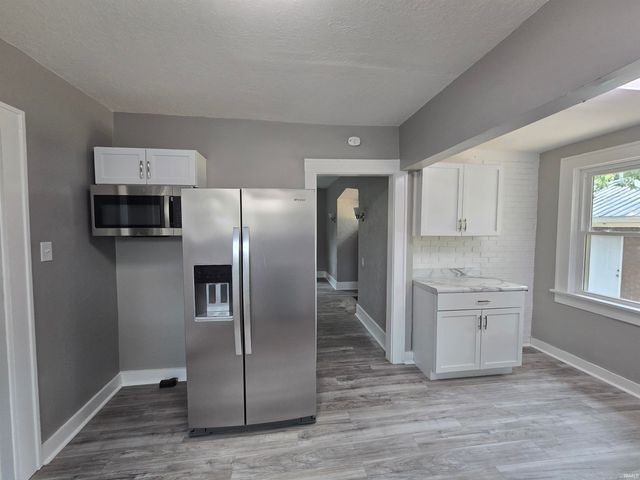 4010 S Harrison Street, Fort Wayne, IN 46807