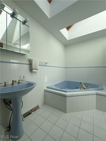 2010 Powder Mill Run, Youngstown, OH 44505