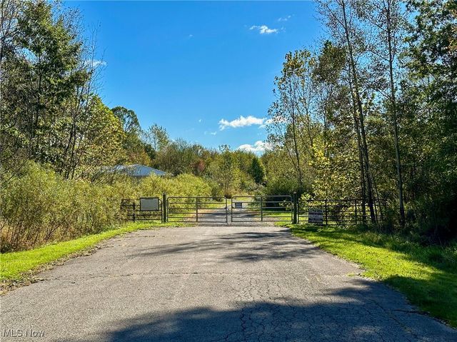 2010 Powder Mill Run, Youngstown, OH 44505