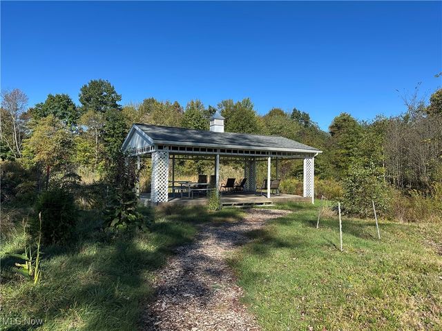 2010 Powder Mill Run, Youngstown, OH 44505