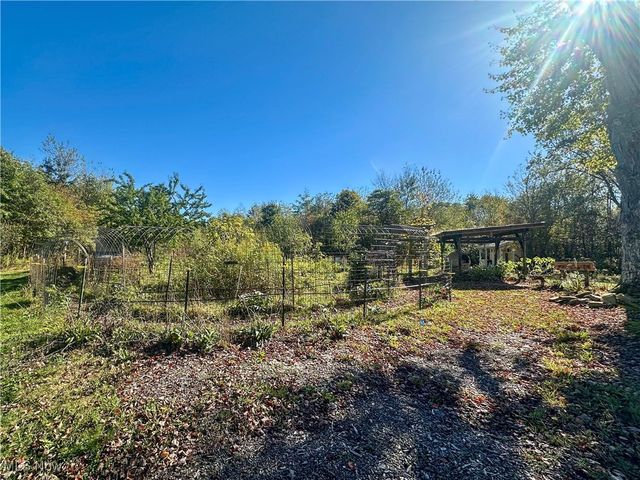 2010 Powder Mill Run, Youngstown, OH 44505