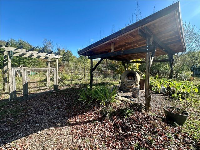 2010 Powder Mill Run, Youngstown, OH 44505