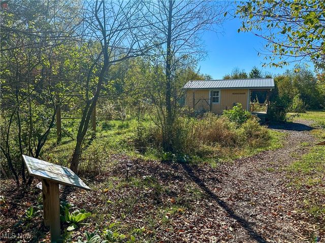 2010 Powder Mill Run, Youngstown, OH 44505