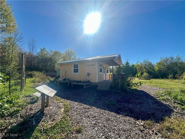 2010 Powder Mill Run, Youngstown, OH 44505