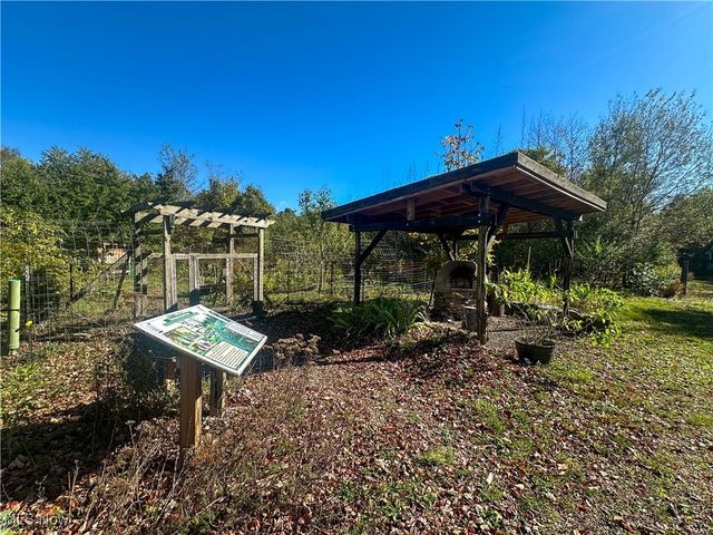 2010 Powder Mill Run, Youngstown, OH 44505