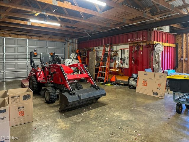 2010 Powder Mill Run, Youngstown, OH 44505