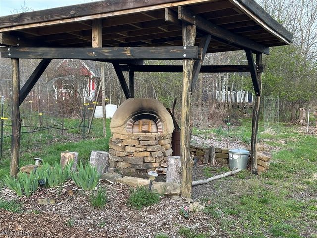 2010 Powder Mill Run, Youngstown, OH 44505