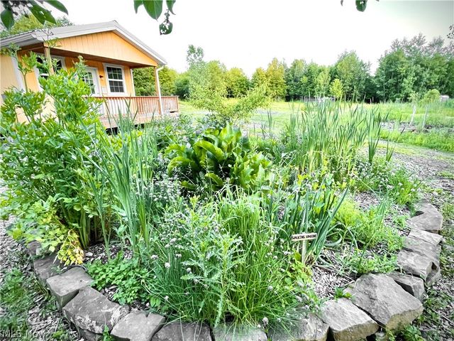 2010 Powder Mill Run, Youngstown, OH 44505