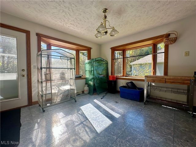 2010 Powder Mill Run, Youngstown, OH 44505