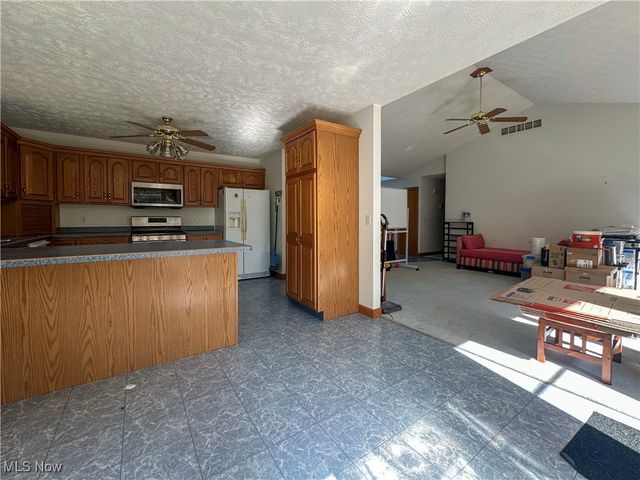 2010 Powder Mill Run, Youngstown, OH 44505