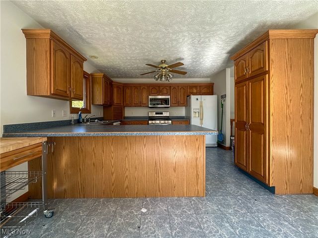 2010 Powder Mill Run, Youngstown, OH 44505