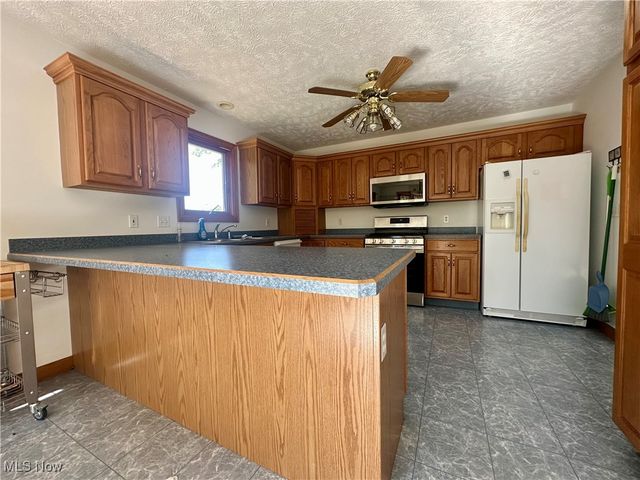 2010 Powder Mill Run, Youngstown, OH 44505