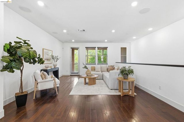 475 Mitchell Avenue, Alameda, CA 94501