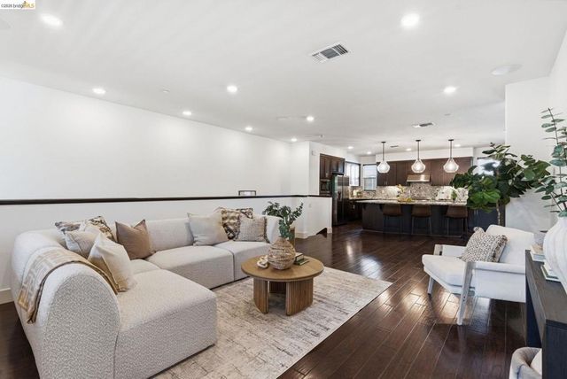 475 Mitchell Avenue, Alameda, CA 94501