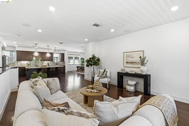 475 Mitchell Avenue, Alameda, CA 94501