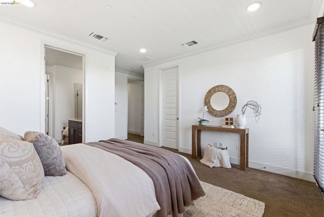 475 Mitchell Avenue, Alameda, CA 94501