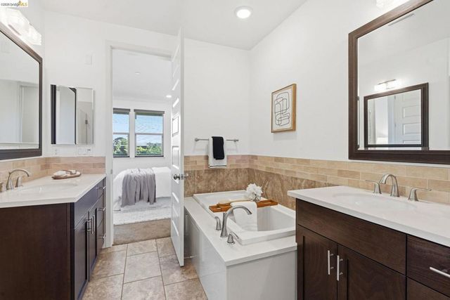475 Mitchell Avenue, Alameda, CA 94501