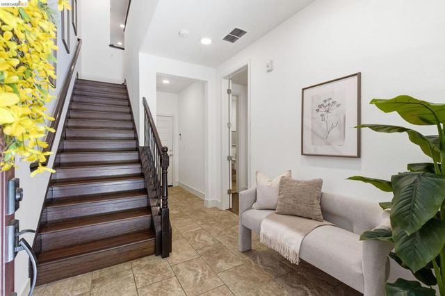 475 Mitchell Avenue, Alameda, CA 94501