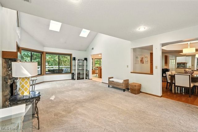 2180 Stone Creek Trail, Cuyahoga Falls, OH 44223