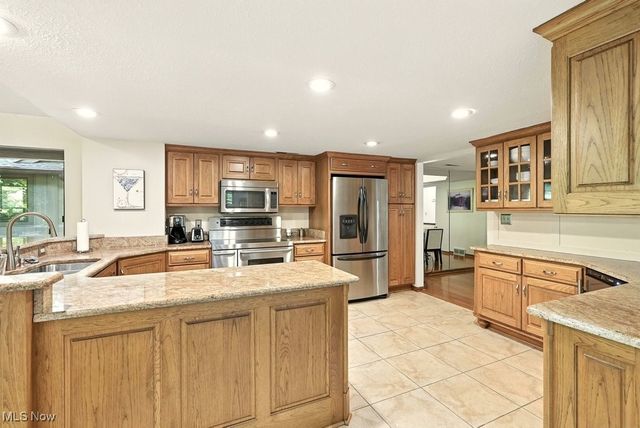 2180 Stone Creek Trail, Cuyahoga Falls, OH 44223