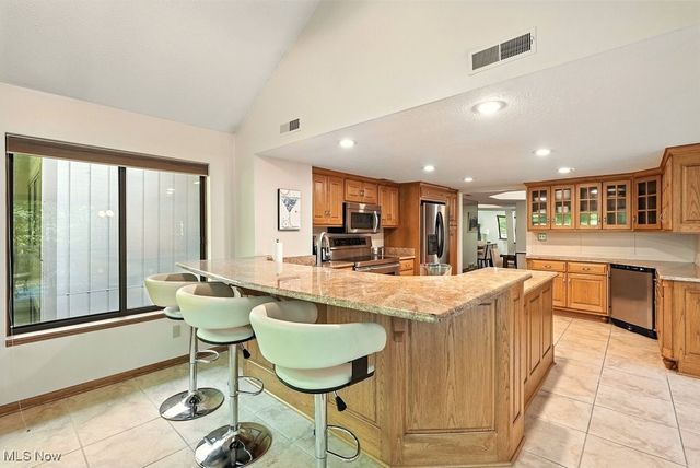 2180 Stone Creek Trail, Cuyahoga Falls, OH 44223