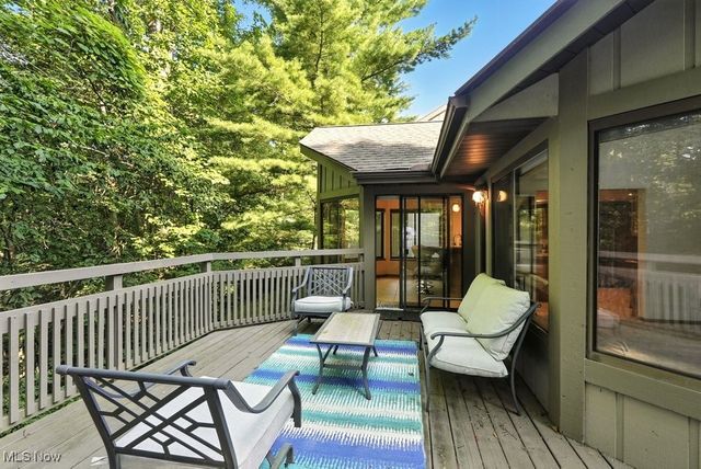 2180 Stone Creek Trail, Cuyahoga Falls, OH 44223