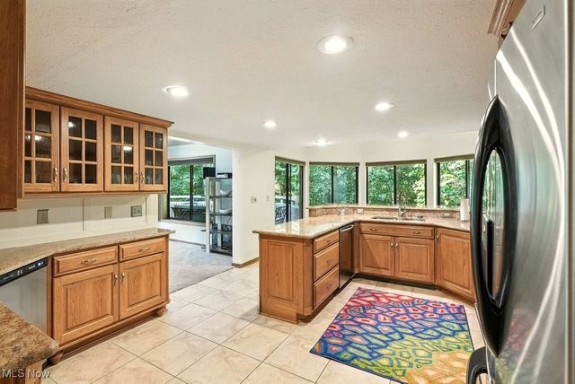 2180 Stone Creek Trail, Cuyahoga Falls, OH 44223