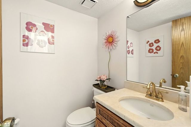 2180 Stone Creek Trail, Cuyahoga Falls, OH 44223