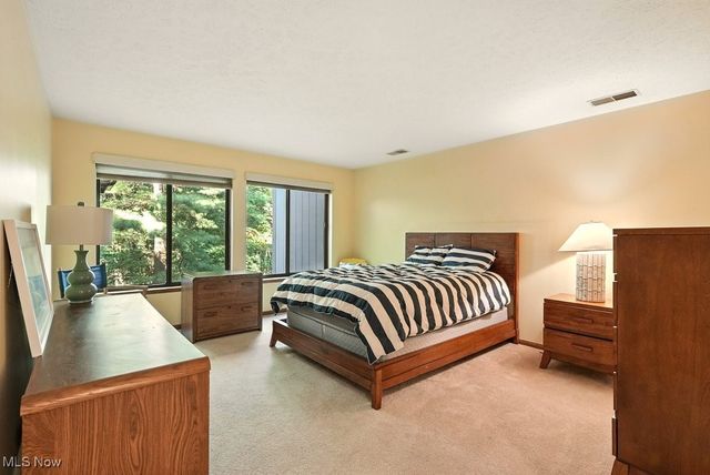 2180 Stone Creek Trail, Cuyahoga Falls, OH 44223