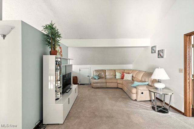 2180 Stone Creek Trail, Cuyahoga Falls, OH 44223