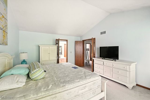 2180 Stone Creek Trail, Cuyahoga Falls, OH 44223