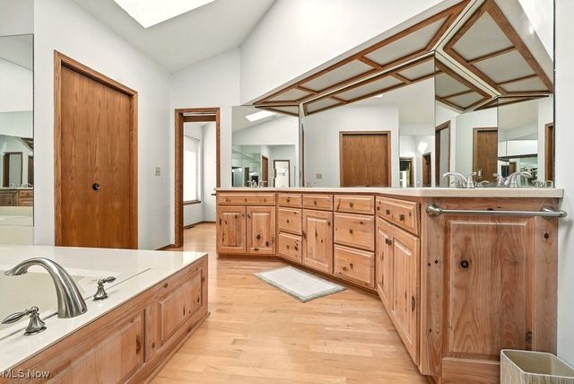 2180 Stone Creek Trail, Cuyahoga Falls, OH 44223