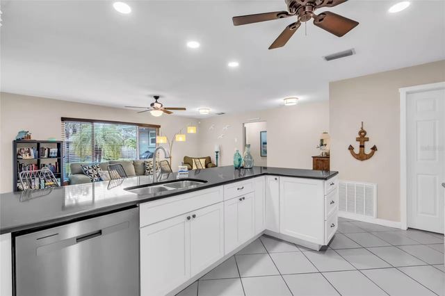 8402 14TH AVENUE NW, Bradenton, FL 34209