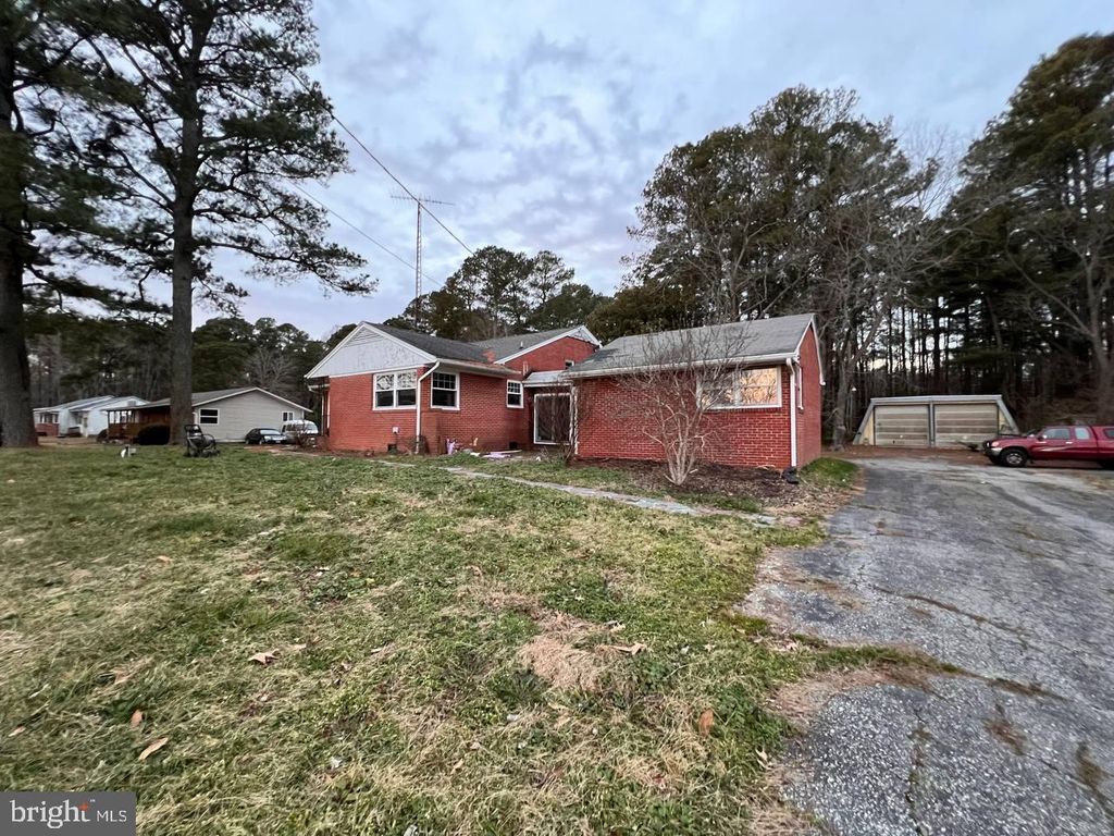 Image 1 of property listing at 29550 DEAL ISLAND RD, Princess Anne, MD 21853